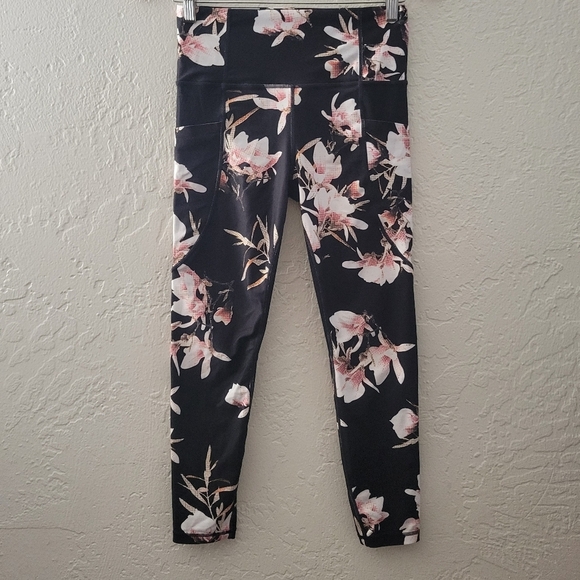 Athleta Salutation Stash Pocket Magnolia Floral Tight Size Small - Picture 1 of 11